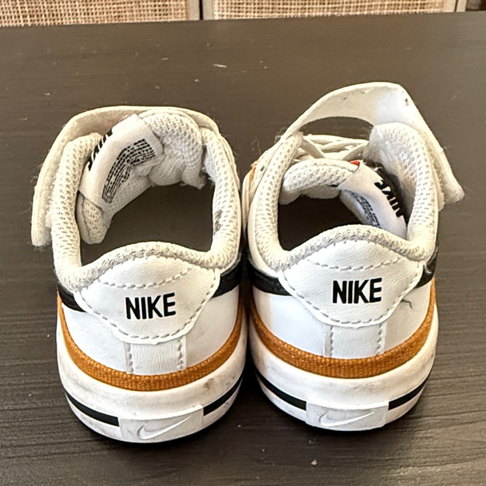 Nike toddler Sneakers in White, Black, and tan - Picture 3 of 4
